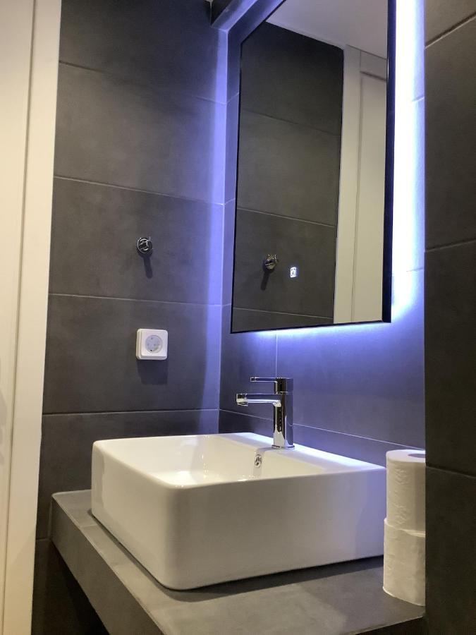 Sunny New Lovely Apartment 60 Meters From The Metro Атина Екстериор снимка
