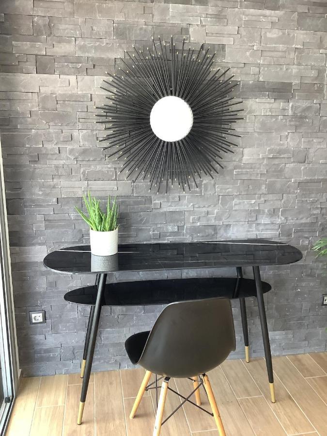 Sunny New Lovely Apartment 60 Meters From The Metro Атина Екстериор снимка