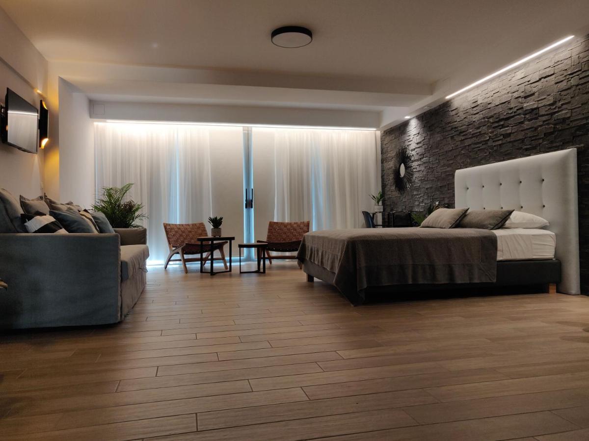 Sunny New Lovely Apartment 60 Meters From The Metro Атина Екстериор снимка