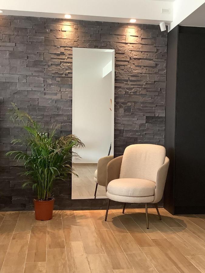 Sunny New Lovely Apartment 60 Meters From The Metro Атина Екстериор снимка