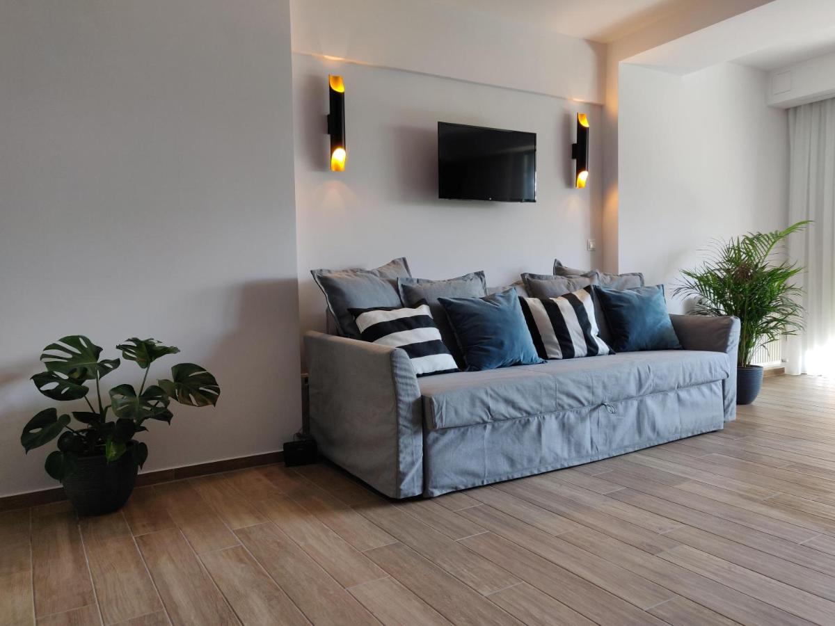 Sunny New Lovely Apartment 60 Meters From The Metro Атина Екстериор снимка