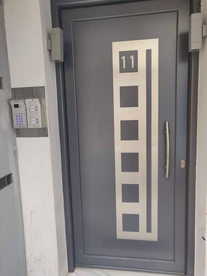 Sunny New Lovely Apartment 60 Meters From The Metro Атина Екстериор снимка